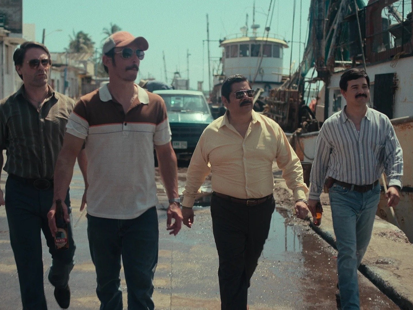 Félix + sunglasses = 💣🔥😎 : r/narcos